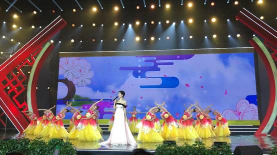 说明: C:\Users\jiang\Desktop\报送招生宣传材料\各学院\太阳成集团tyc71112022招生宣传材料\太阳成集团tyc7111招生宣传\办学特色、办学实力和师生风采图片\CCTV7中央电视台农业春晚舞蹈创作与演出.jpg